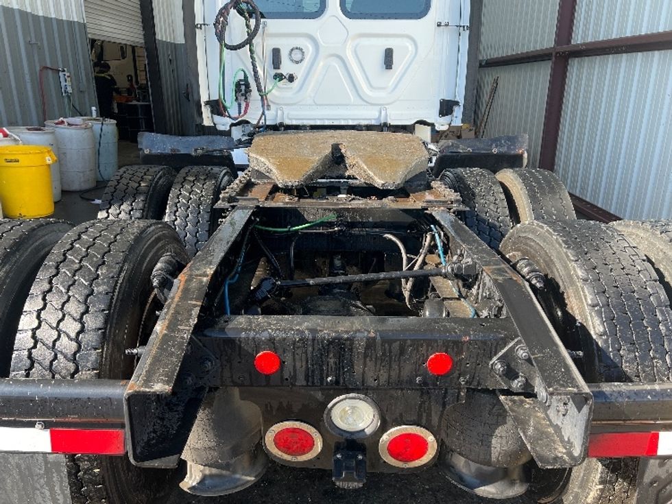 Day Cab Tractor-Heavy Duty Tractors-Freightliner-2018-Cascadia 12564ST-Valdosta-GA-258,377\n\t\tmiles-$ 48,000 - Image 6