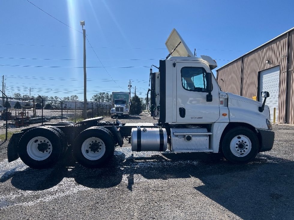 Day Cab Tractor-Heavy Duty Tractors-Freightliner-2018-Cascadia 12564ST-Valdosta-GA-258,377\n\t\tmiles-$ 48,000 - Image 8