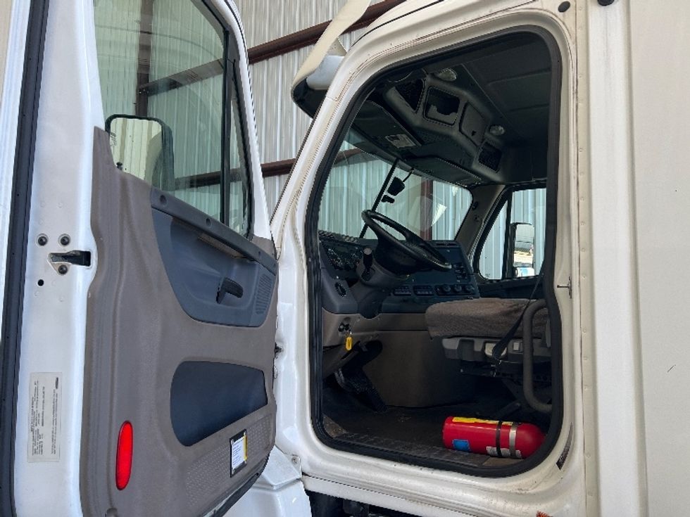 Day Cab Tractor-Heavy Duty Tractors-Freightliner-2018-Cascadia 12564ST-Valdosta-GA-258,377\n\t\tmiles-$ 48,000 - Image 9