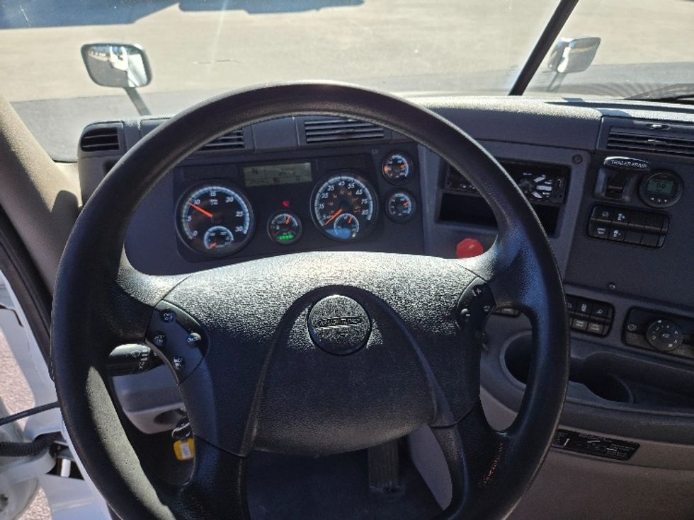 Day Cab Tractor-Heavy Duty Tractors-Freightliner-2018-Cascadia 12564ST-Villa Rica-GA-477,055\n\t\tmiles-$ 38,500 - Image 10