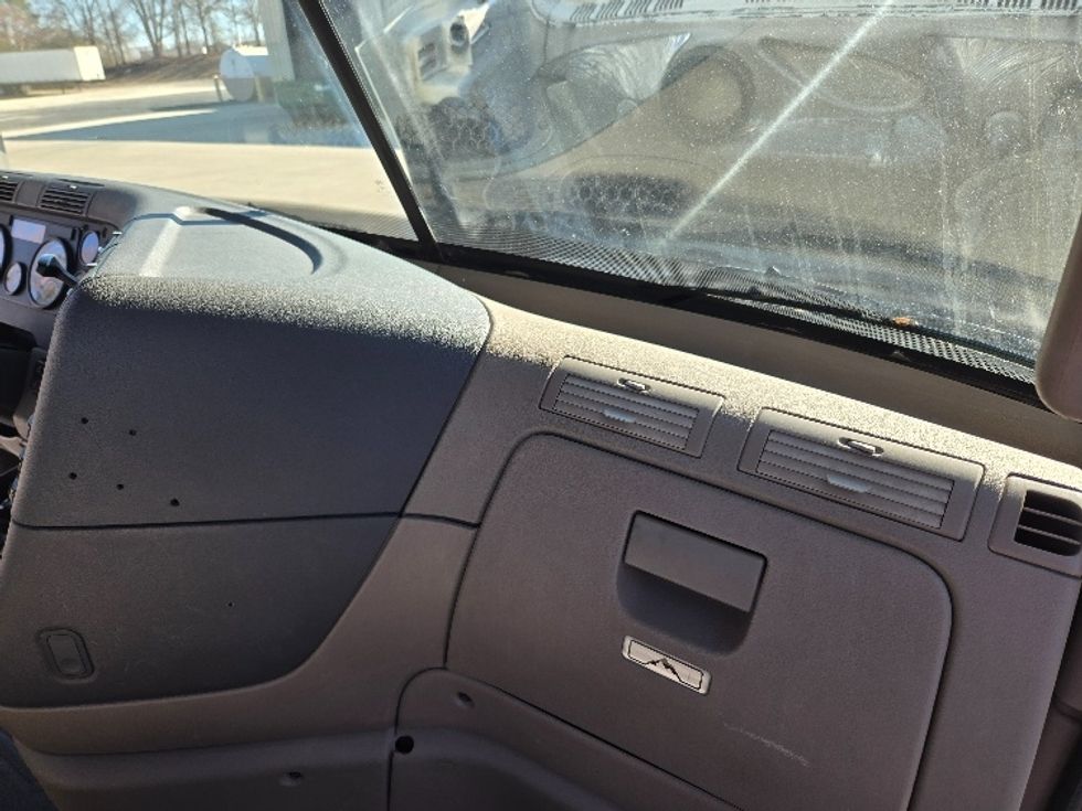 Day Cab Tractor-Heavy Duty Tractors-Freightliner-2018-Cascadia 12564ST-Villa Rica-GA-477,055\n\t\tmiles-$ 38,500 - Image 12