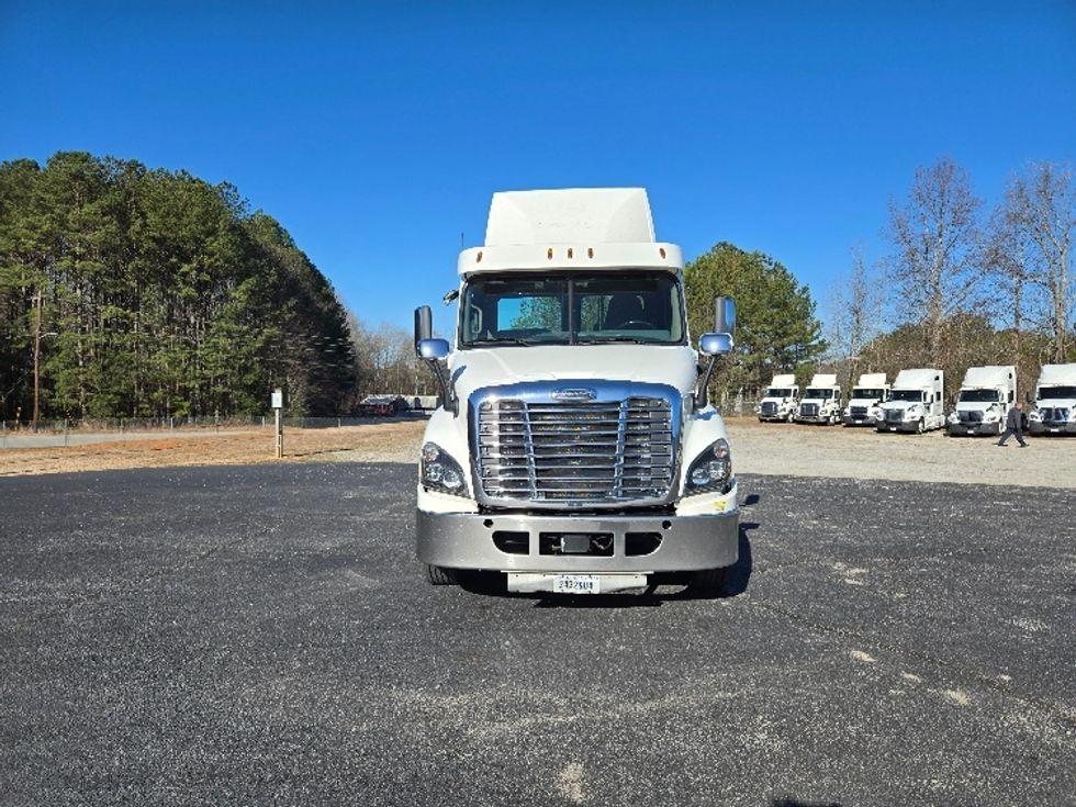 Day Cab Tractor-Heavy Duty Tractors-Freightliner-2018-Cascadia 12564ST-Villa Rica-GA-477,055\n\t\tmiles-$ 38,500 - Image 2