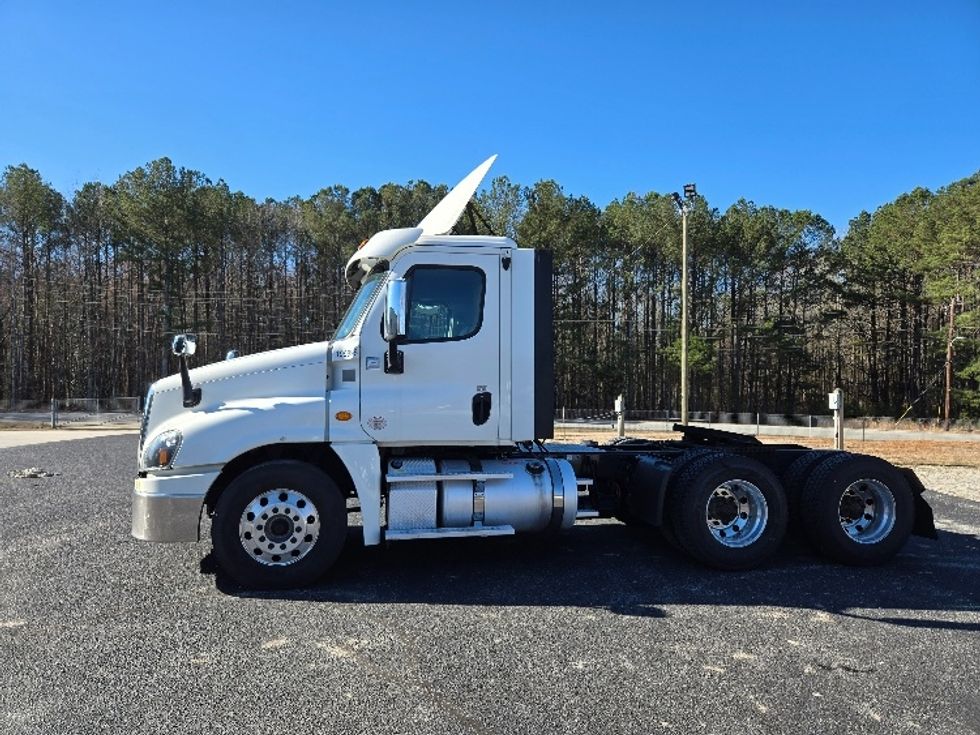 Day Cab Tractor-Heavy Duty Tractors-Freightliner-2018-Cascadia 12564ST-Villa Rica-GA-477,055\n\t\tmiles-$ 38,500 - Image 4