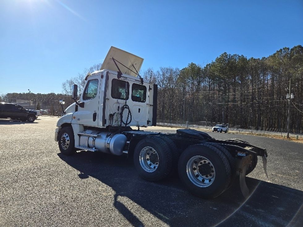 Day Cab Tractor-Heavy Duty Tractors-Freightliner-2018-Cascadia 12564ST-Villa Rica-GA-477,055\n\t\tmiles-$ 38,500 - Image 5