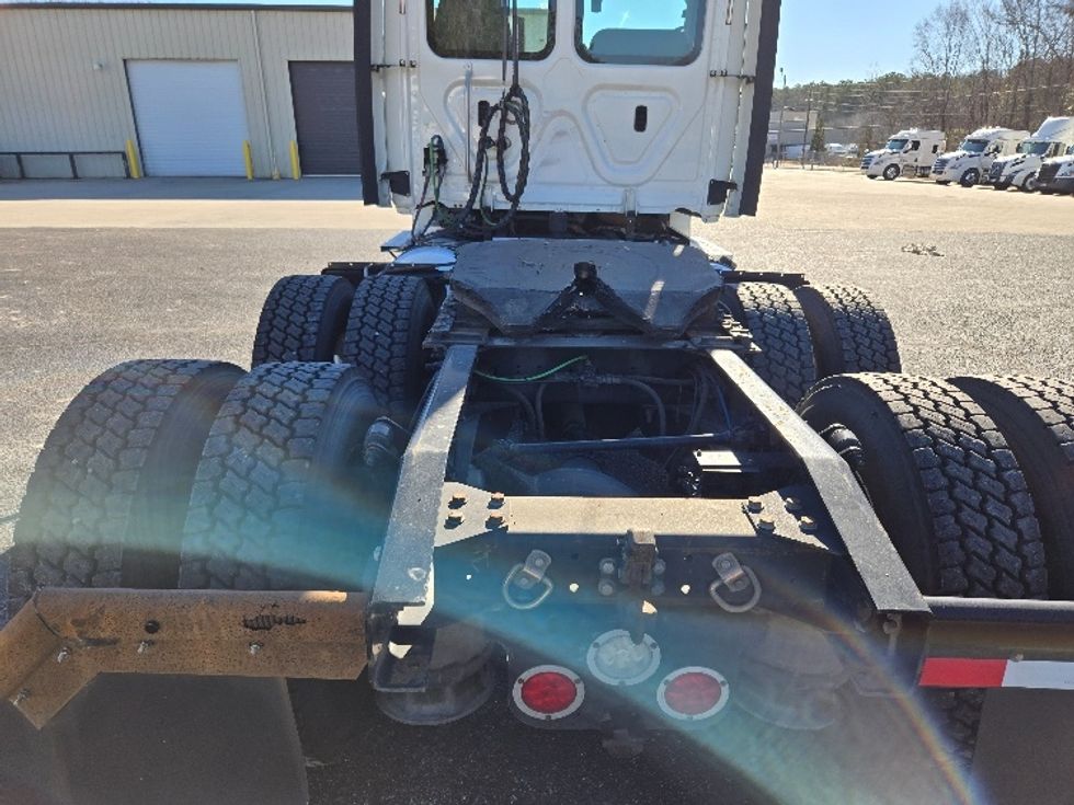 Day Cab Tractor-Heavy Duty Tractors-Freightliner-2018-Cascadia 12564ST-Villa Rica-GA-477,055\n\t\tmiles-$ 38,500 - Image 6