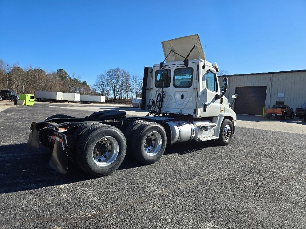 Day Cab Tractor-Heavy Duty Tractors-Freightliner-2018-Cascadia 12564ST-Villa Rica-GA-477,055\n\t\tmiles-$ 38,500 - Image 7
