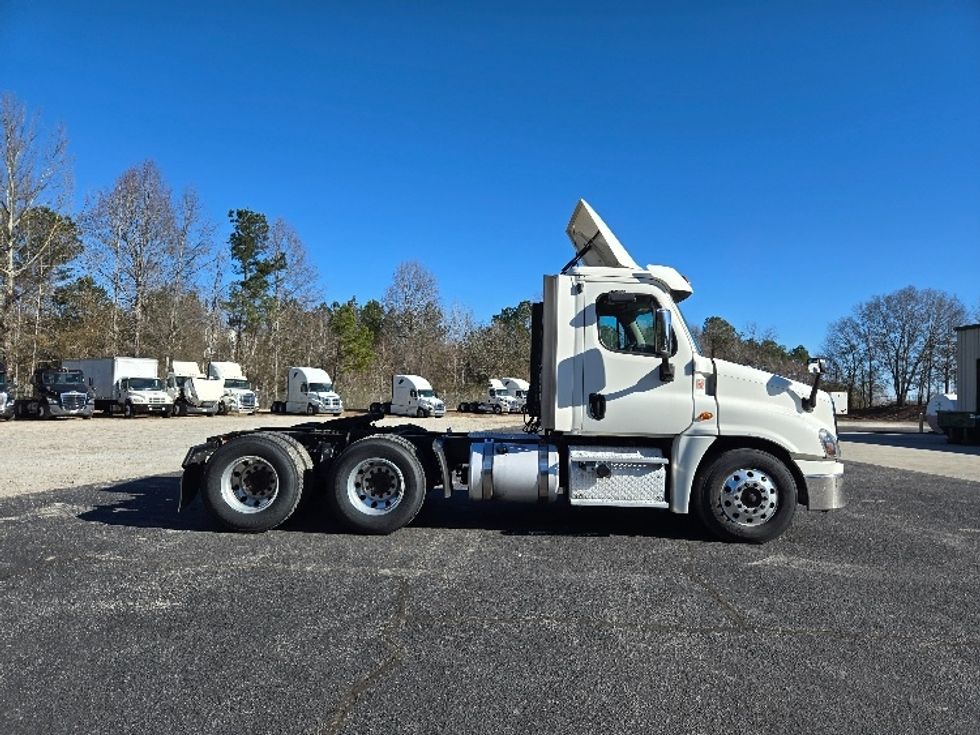 Day Cab Tractor-Heavy Duty Tractors-Freightliner-2018-Cascadia 12564ST-Villa Rica-GA-477,055\n\t\tmiles-$ 38,500 - Image 8