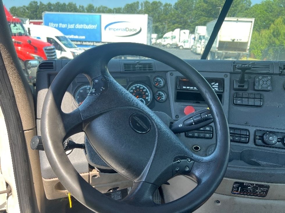 Day Cab Tractor-Heavy Duty Tractors-Freightliner-2018-Cascadia 12564ST-Villa Rica-GA-543,271\n\t\tmiles-$ 28,000 - Image 11