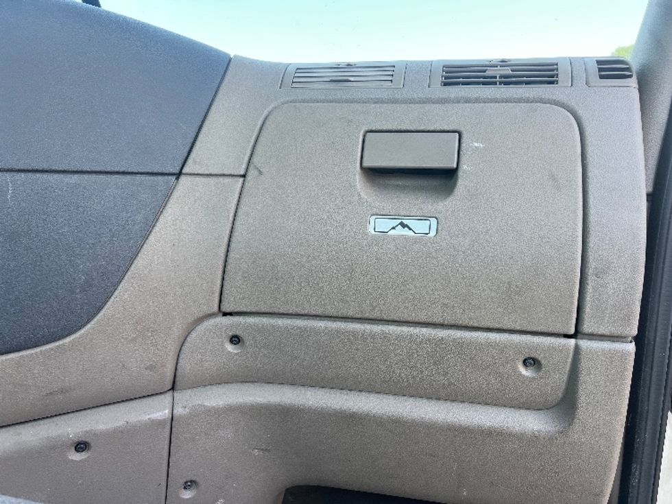 Day Cab Tractor-Heavy Duty Tractors-Freightliner-2018-Cascadia 12564ST-Villa Rica-GA-543,271\n\t\tmiles-$ 28,000 - Image 13