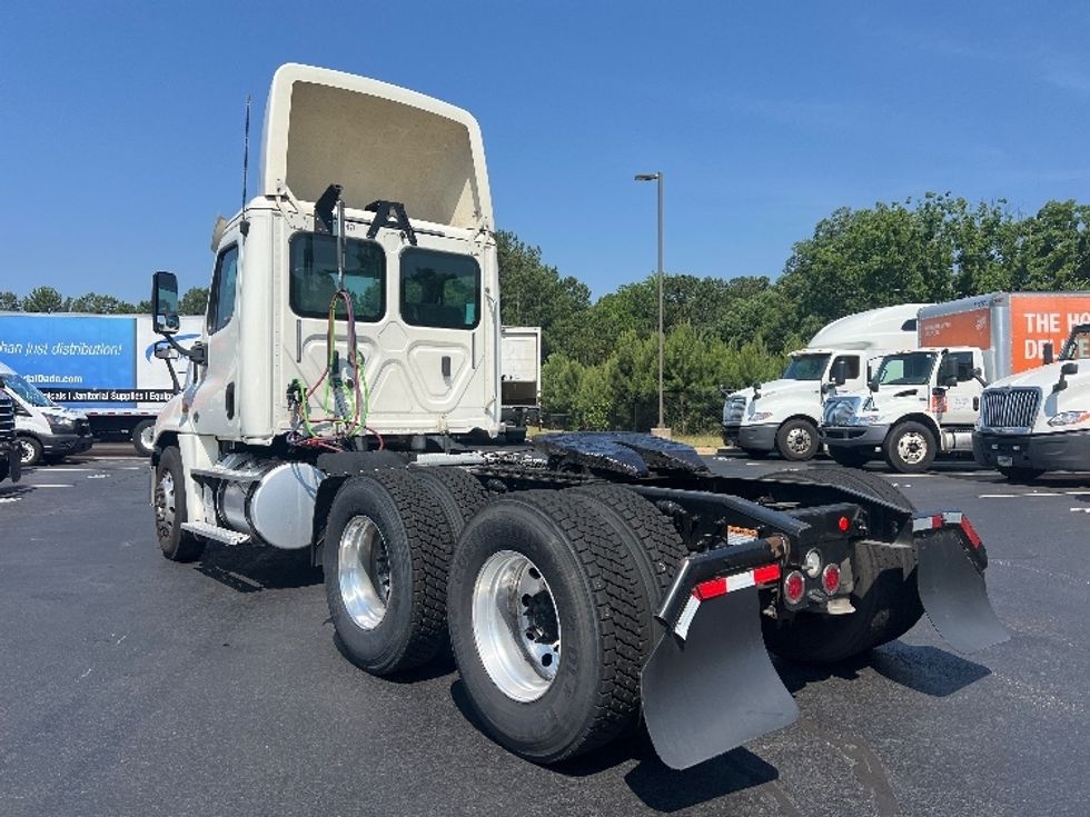 Day Cab Tractor-Heavy Duty Tractors-Freightliner-2018-Cascadia 12564ST-Villa Rica-GA-543,271\n\t\tmiles-$ 28,000 - Image 5