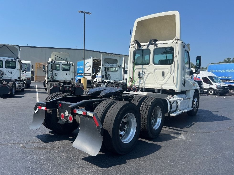 Day Cab Tractor-Heavy Duty Tractors-Freightliner-2018-Cascadia 12564ST-Villa Rica-GA-543,271\n\t\tmiles-$ 28,000 - Image 7