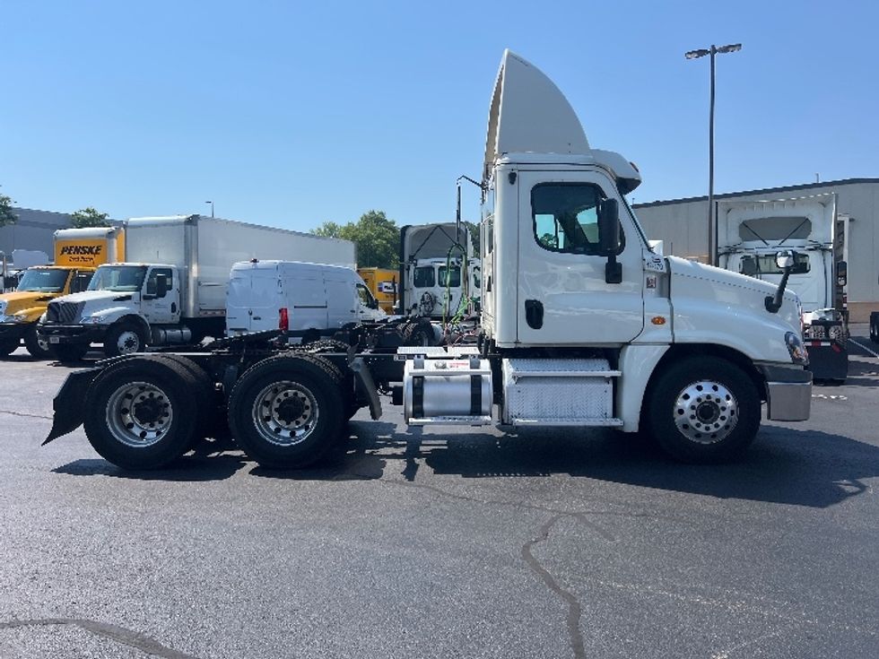 Day Cab Tractor-Heavy Duty Tractors-Freightliner-2018-Cascadia 12564ST-Villa Rica-GA-543,271\n\t\tmiles-$ 28,000 - Image 8