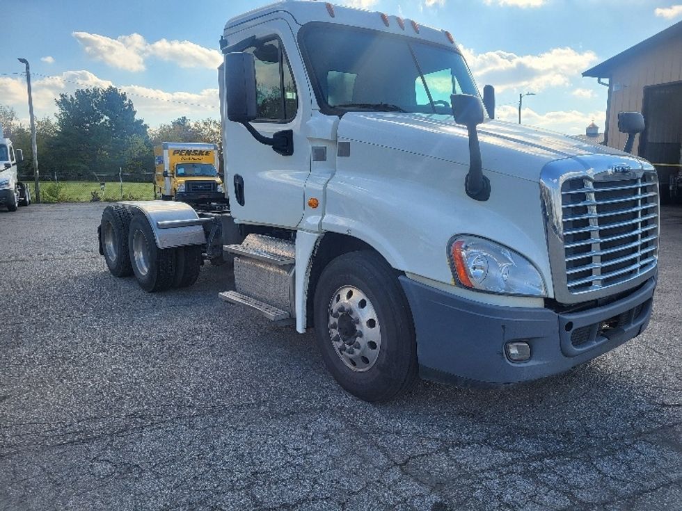 Day Cab Tractor-Heavy Duty Tractors-Freightliner-2018-Cascadia 12564ST-Wabash-IN-382,468\n\t\tmiles-$ 34,000 - Image 1