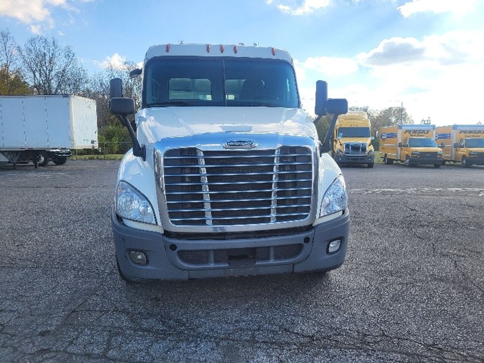 Day Cab Tractor-Heavy Duty Tractors-Freightliner-2018-Cascadia 12564ST-Wabash-IN-382,468\n\t\tmiles-$ 34,000 - Image 2