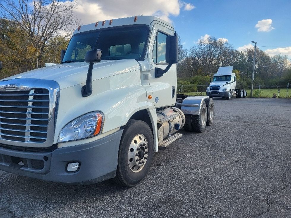 Day Cab Tractor-Heavy Duty Tractors-Freightliner-2018-Cascadia 12564ST-Wabash-IN-382,468\n\t\tmiles-$ 34,000 - Image 3