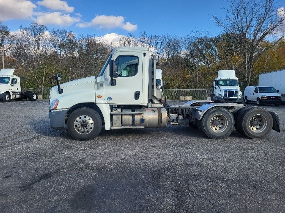 Day Cab Tractor-Heavy Duty Tractors-Freightliner-2018-Cascadia 12564ST-Wabash-IN-382,468\n\t\tmiles-$ 34,000 - Image 4