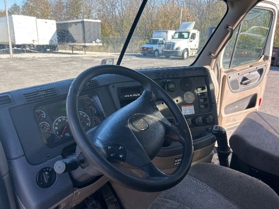 Day Cab Tractor-Heavy Duty Tractors-Freightliner-2018-Cascadia 12564ST-Wabash-IN-391,473\n\t\tmiles-$ 33,750 - Image 10