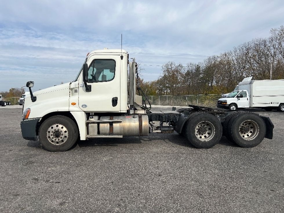 Day Cab Tractor-Heavy Duty Tractors-Freightliner-2018-Cascadia 12564ST-Wabash-IN-391,473\n\t\tmiles-$ 33,750 - Image 4
