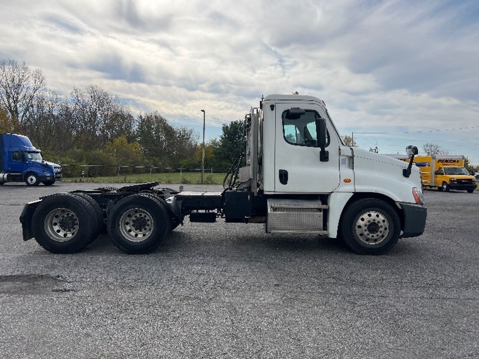Day Cab Tractor-Heavy Duty Tractors-Freightliner-2018-Cascadia 12564ST-Wabash-IN-391,473\n\t\tmiles-$ 33,750 - Image 8