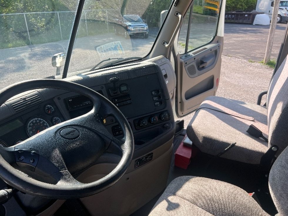 Day Cab Tractor-Heavy Duty Tractors-Freightliner-2018-Cascadia 12564ST-Wabash-IN-543,249\n\t\tmiles-$ 27,000 - Image 10