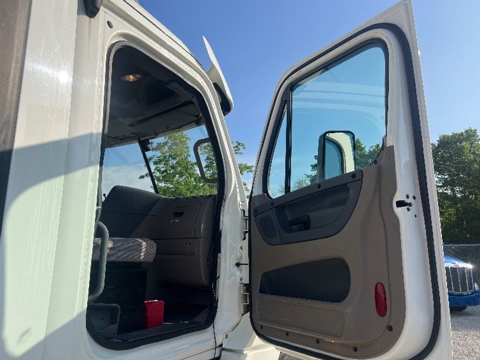 Day Cab Tractor-Heavy Duty Tractors-Freightliner-2018-Cascadia 12564ST-Wabash-IN-543,249\n\t\tmiles-$ 27,000 - Image 12