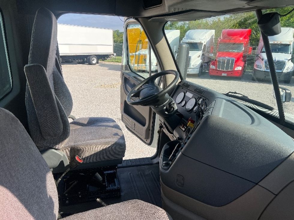 Day Cab Tractor-Heavy Duty Tractors-Freightliner-2018-Cascadia 12564ST-Wabash-IN-543,249\n\t\tmiles-$ 27,000 - Image 14