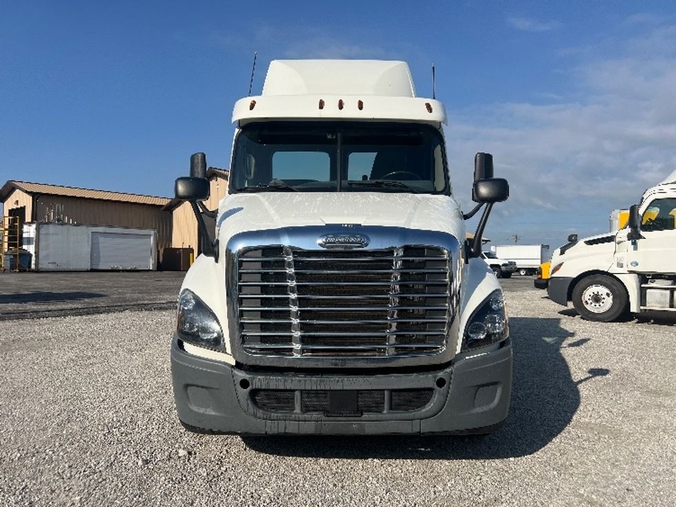 Day Cab Tractor-Heavy Duty Tractors-Freightliner-2018-Cascadia 12564ST-Wabash-IN-543,249\n\t\tmiles-$ 27,000 - Image 2