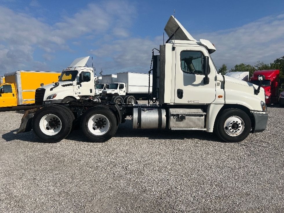 Day Cab Tractor-Heavy Duty Tractors-Freightliner-2018-Cascadia 12564ST-Wabash-IN-543,249\n\t\tmiles-$ 27,000 - Image 8