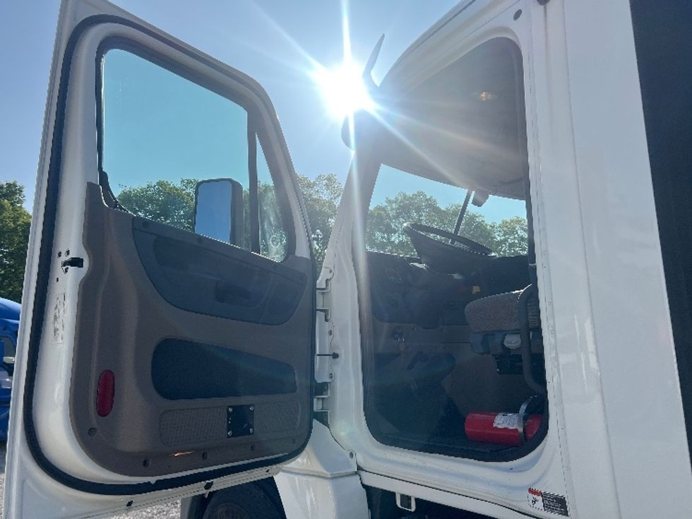 Day Cab Tractor-Heavy Duty Tractors-Freightliner-2018-Cascadia 12564ST-Wabash-IN-543,249\n\t\tmiles-$ 27,000 - Image 9