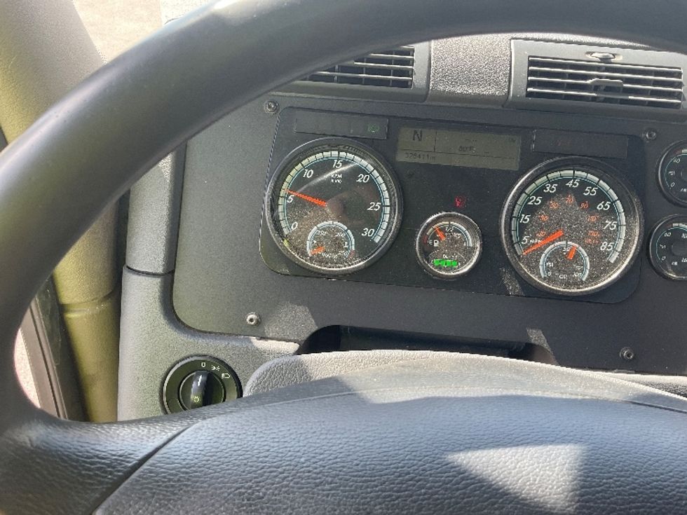 Day Cab Tractor-Heavy Duty Tractors-Freightliner-2018-Cascadia 12564ST-Warren-MI-326,330\n\t\tmiles-$ 42,500 - Image 11