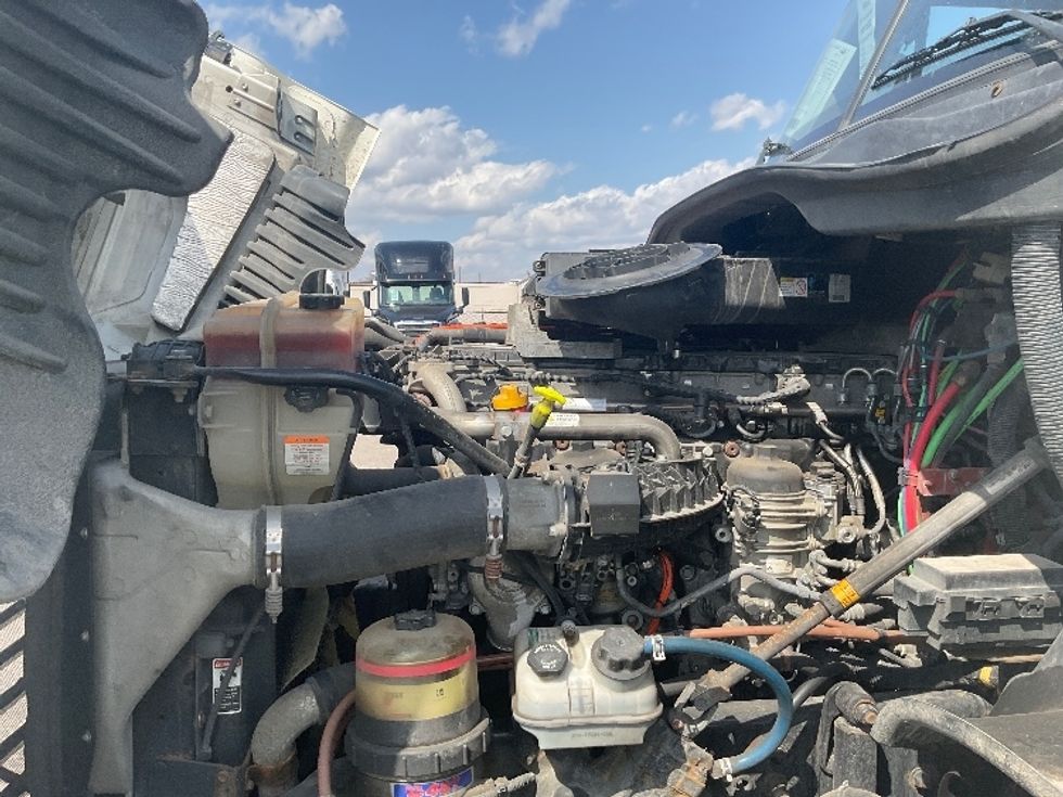 Day Cab Tractor-Heavy Duty Tractors-Freightliner-2018-Cascadia 12564ST-Warren-MI-326,330\n\t\tmiles-$ 42,500 - Image 16