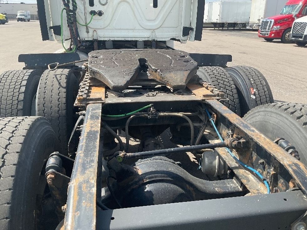 Day Cab Tractor-Heavy Duty Tractors-Freightliner-2018-Cascadia 12564ST-Warren-MI-326,330\n\t\tmiles-$ 42,500 - Image 17
