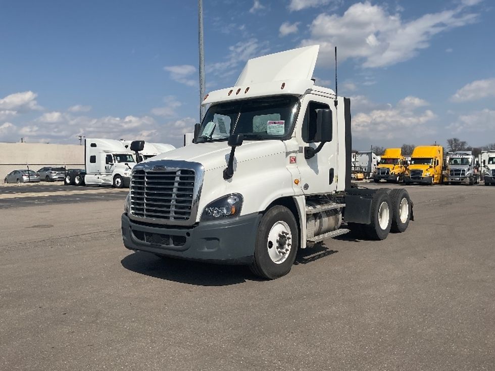 Day Cab Tractor-Heavy Duty Tractors-Freightliner-2018-Cascadia 12564ST-Warren-MI-326,330\n\t\tmiles-$ 42,500 - Image 3