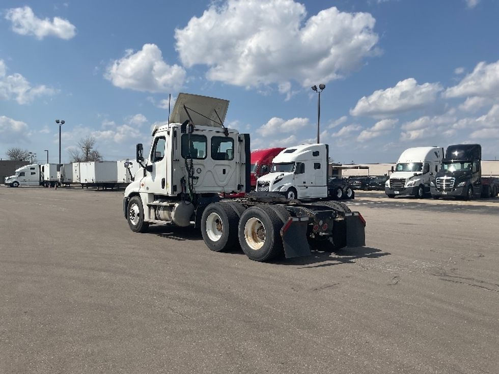 Day Cab Tractor-Heavy Duty Tractors-Freightliner-2018-Cascadia 12564ST-Warren-MI-326,330\n\t\tmiles-$ 42,500 - Image 5