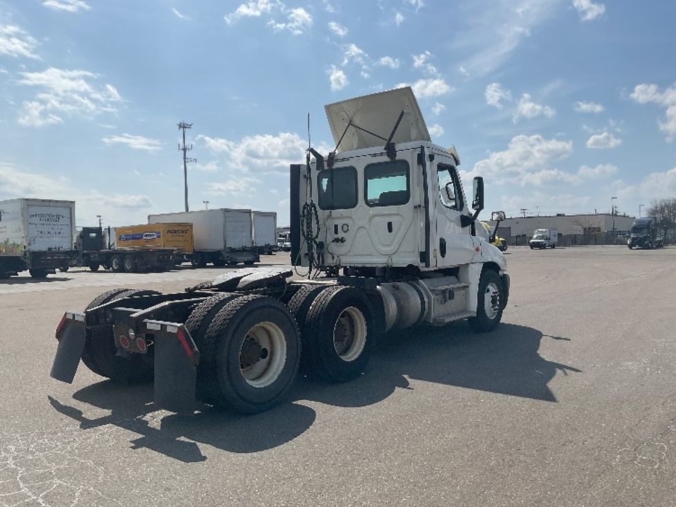 Day Cab Tractor-Heavy Duty Tractors-Freightliner-2018-Cascadia 12564ST-Warren-MI-326,330\n\t\tmiles-$ 42,500 - Image 7