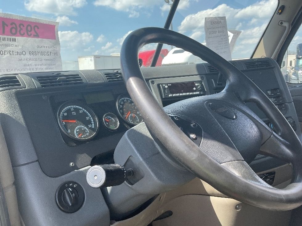 Day Cab Tractor-Heavy Duty Tractors-Freightliner-2018-Cascadia 12564ST-Warren-MI-326,330\n\t\tmiles-$ 42,500 - Image 9