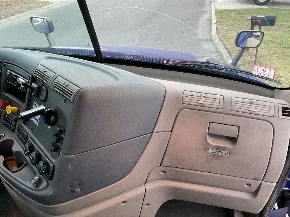 Day Cab Tractor-Heavy Duty Tractors-Freightliner-2018-Cascadia 12564ST-West Babylon-NY-187,823\n\t\tmiles-$ 45,250 - Image 13