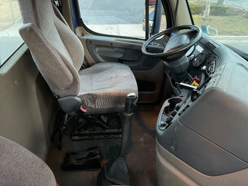 Day Cab Tractor-Heavy Duty Tractors-Freightliner-2018-Cascadia 12564ST-West Babylon-NY-187,823\n\t\tmiles-$ 45,250 - Image 14