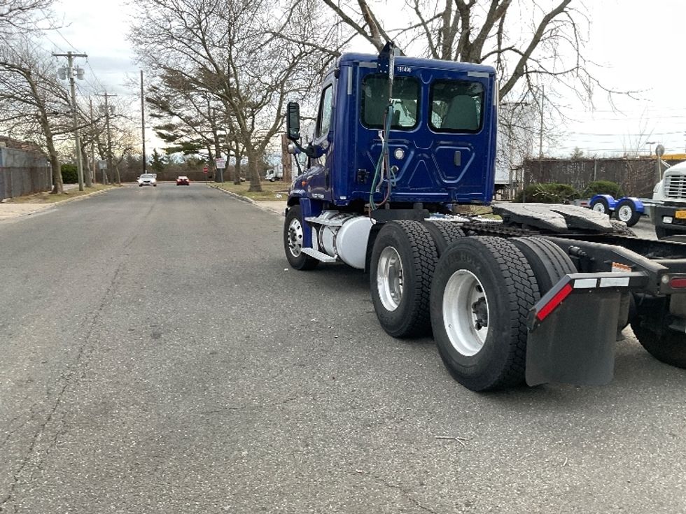 Day Cab Tractor-Heavy Duty Tractors-Freightliner-2018-Cascadia 12564ST-West Babylon-NY-187,823\n\t\tmiles-$ 45,250 - Image 5