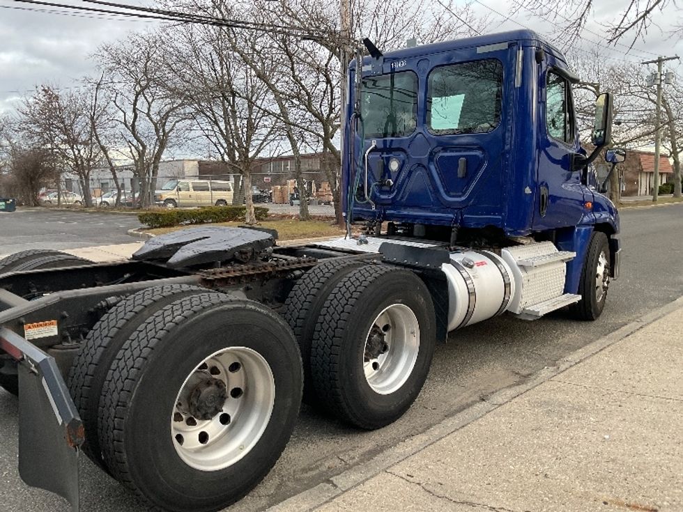 Day Cab Tractor-Heavy Duty Tractors-Freightliner-2018-Cascadia 12564ST-West Babylon-NY-187,823\n\t\tmiles-$ 45,250 - Image 7