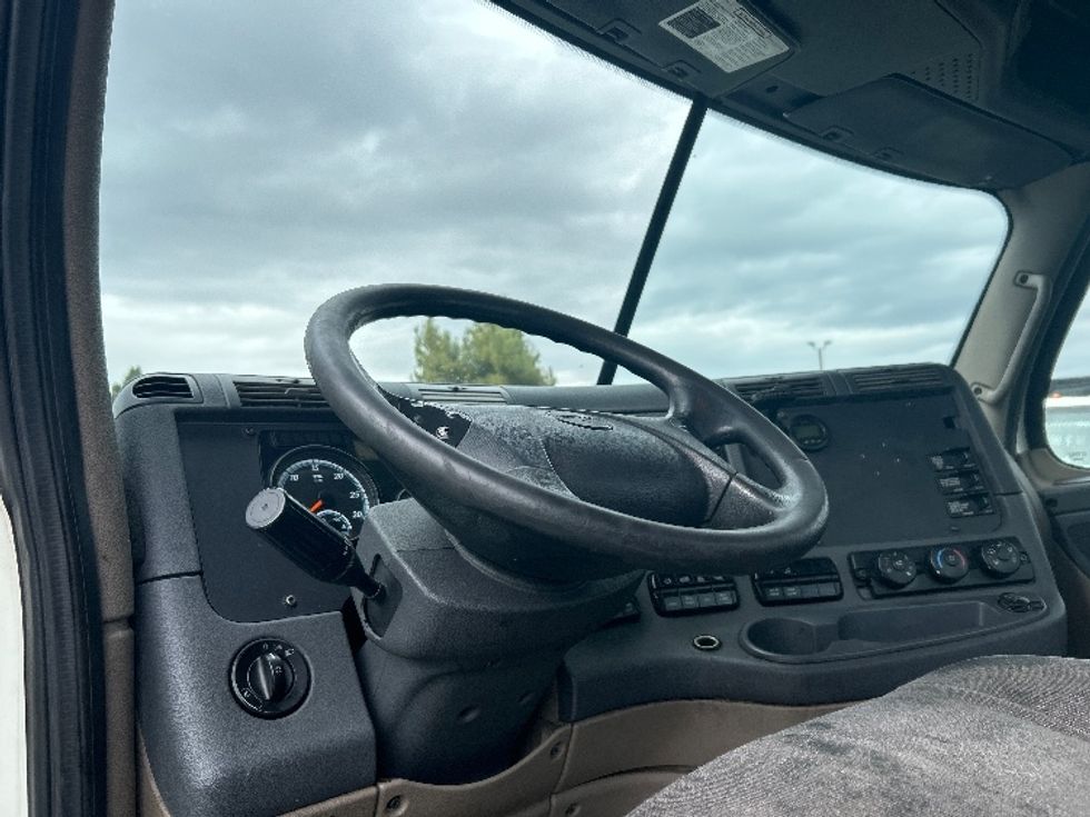 Day Cab Tractor-Heavy Duty Tractors-Freightliner-2018-Cascadia 12564ST-West Sacramento-CA-312,810\n\t\tmiles-$ 42,000 - Image 10