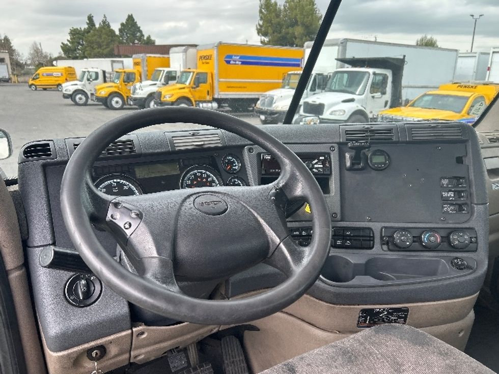 Day Cab Tractor-Heavy Duty Tractors-Freightliner-2018-Cascadia 12564ST-West Sacramento-CA-312,810\n\t\tmiles-$ 42,000 - Image 11