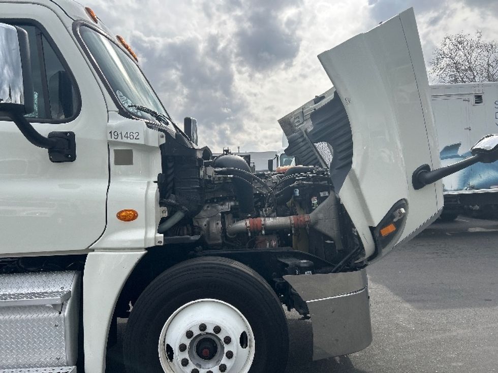 Day Cab Tractor-Heavy Duty Tractors-Freightliner-2018-Cascadia 12564ST-West Sacramento-CA-312,810\n\t\tmiles-$ 42,000 - Image 15