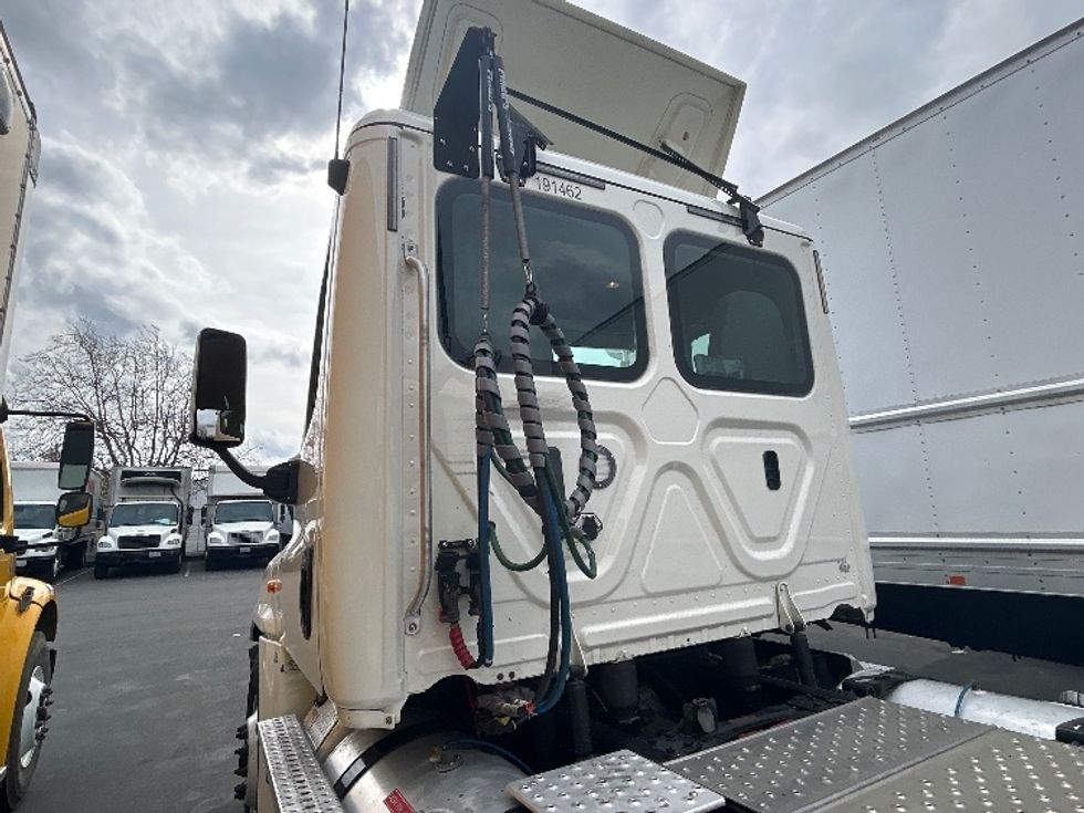 Day Cab Tractor-Heavy Duty Tractors-Freightliner-2018-Cascadia 12564ST-West Sacramento-CA-312,810\n\t\tmiles-$ 42,000 - Image 17