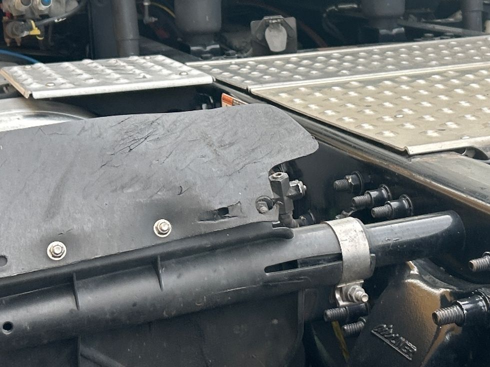 Day Cab Tractor-Heavy Duty Tractors-Freightliner-2018-Cascadia 12564ST-West Sacramento-CA-312,810\n\t\tmiles-$ 42,000 - Image 18