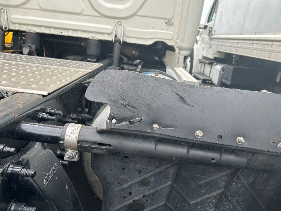 Day Cab Tractor-Heavy Duty Tractors-Freightliner-2018-Cascadia 12564ST-West Sacramento-CA-312,810\n\t\tmiles-$ 42,000 - Image 20