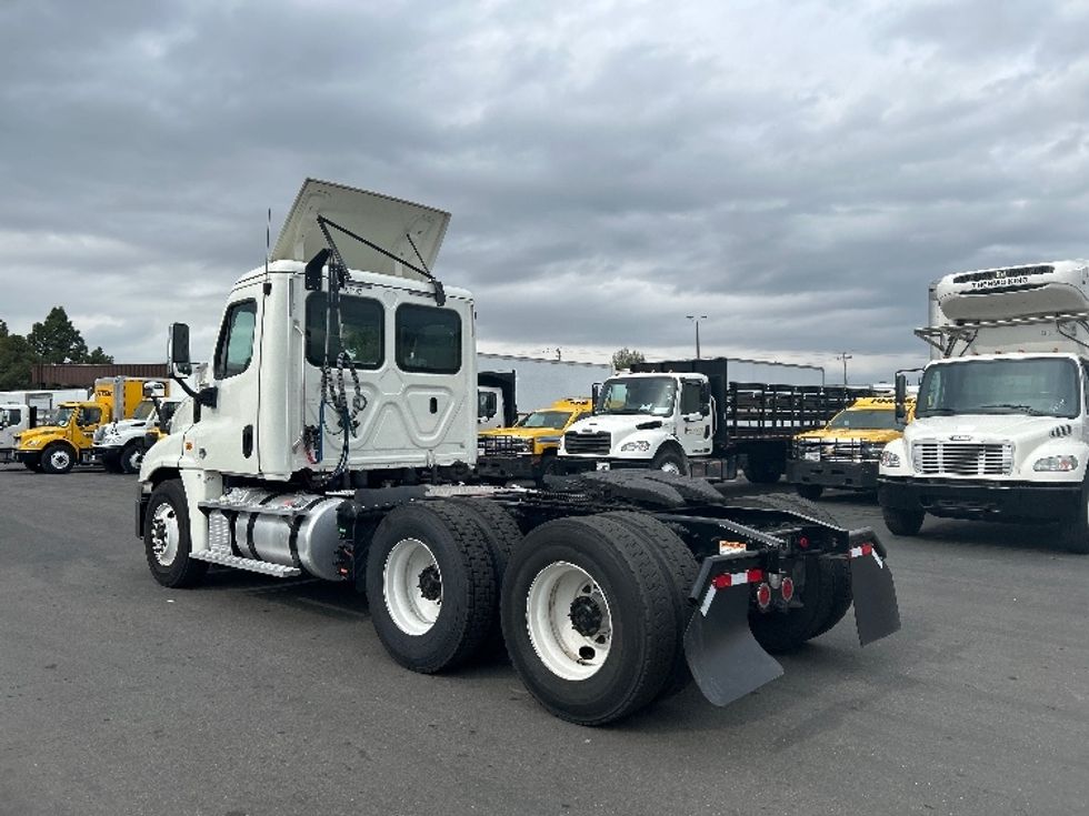 Day Cab Tractor-Heavy Duty Tractors-Freightliner-2018-Cascadia 12564ST-West Sacramento-CA-312,810\n\t\tmiles-$ 42,000 - Image 5