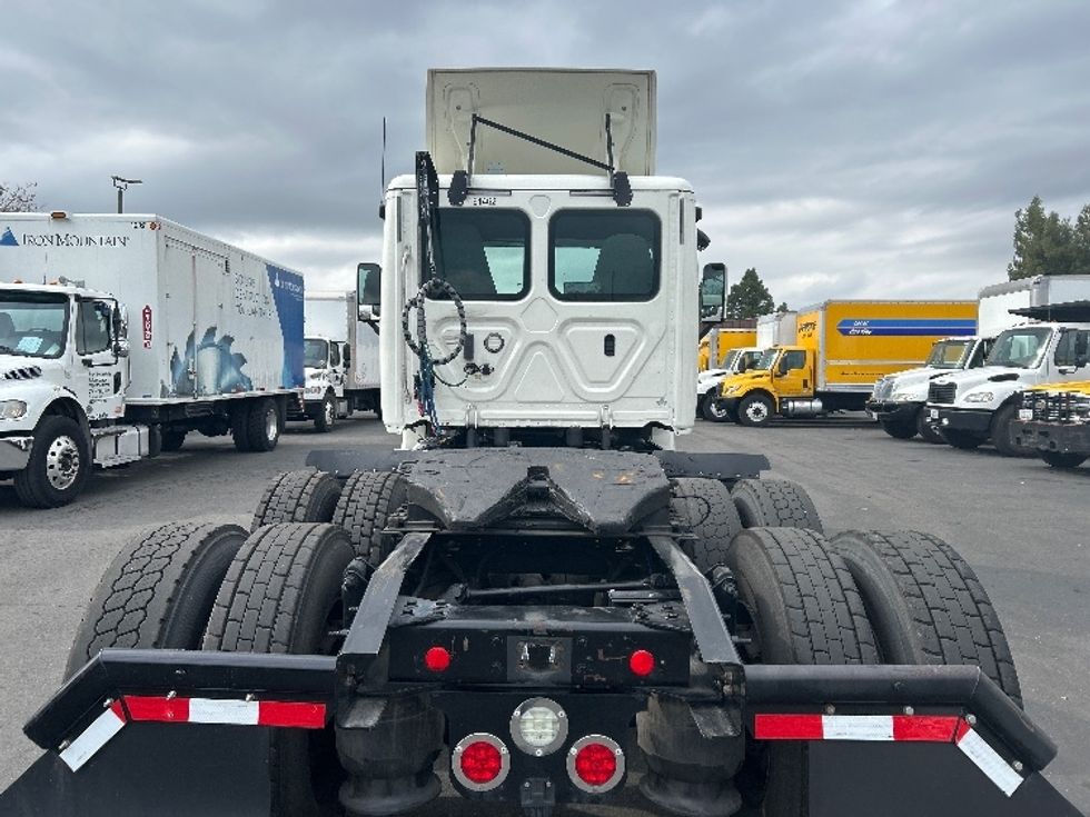 Day Cab Tractor-Heavy Duty Tractors-Freightliner-2018-Cascadia 12564ST-West Sacramento-CA-312,810\n\t\tmiles-$ 42,000 - Image 6