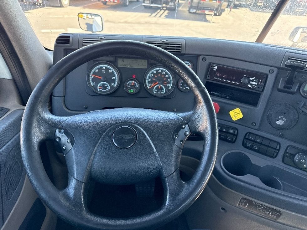 Day Cab Tractor-Heavy Duty Tractors-Freightliner-2018-Cascadia 12564ST-West Sacramento-CA-367,207\n\t\tmiles-$ 37,750 - Image 11