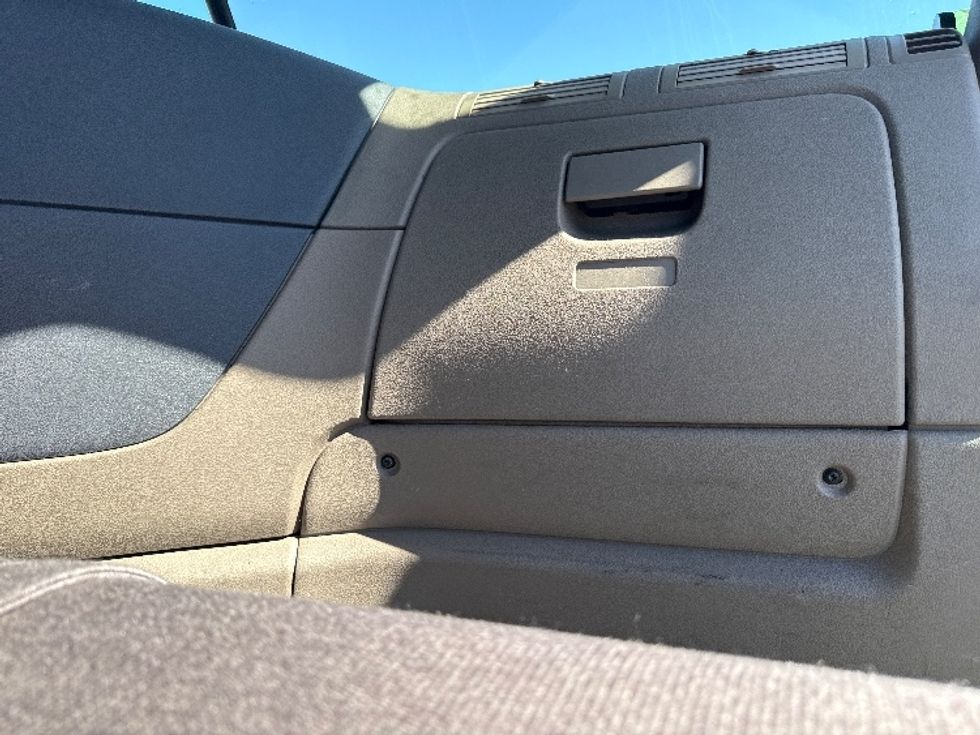 Day Cab Tractor-Heavy Duty Tractors-Freightliner-2018-Cascadia 12564ST-West Sacramento-CA-367,207\n\t\tmiles-$ 37,750 - Image 13